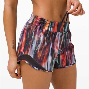 Lululemon Hotty Hot Short II Long 4” Chroma Fusion Multi Black Size 4 Running